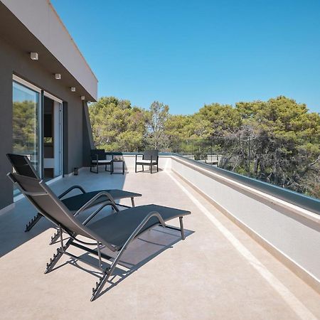 Rhapsody In Green - Luxury Villa In Zadar Crno Bagian luar foto