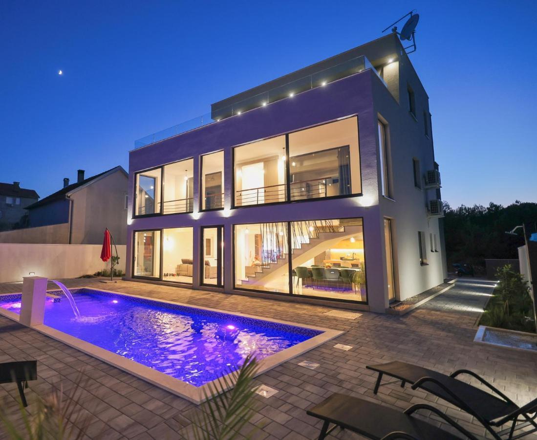 Rhapsody In Green - Luxury Villa In Zadar Crno Bagian luar foto