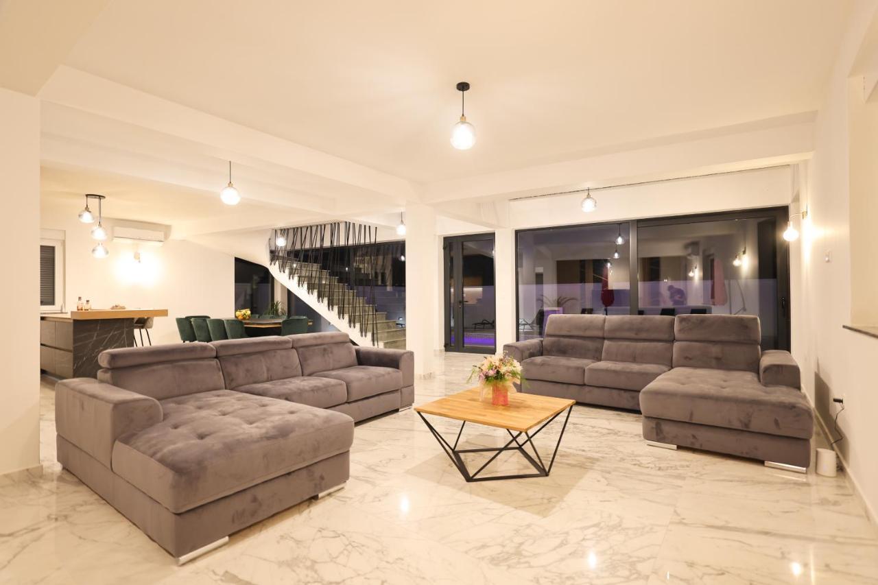 Rhapsody In Green - Luxury Villa In Zadar Crno Bagian luar foto