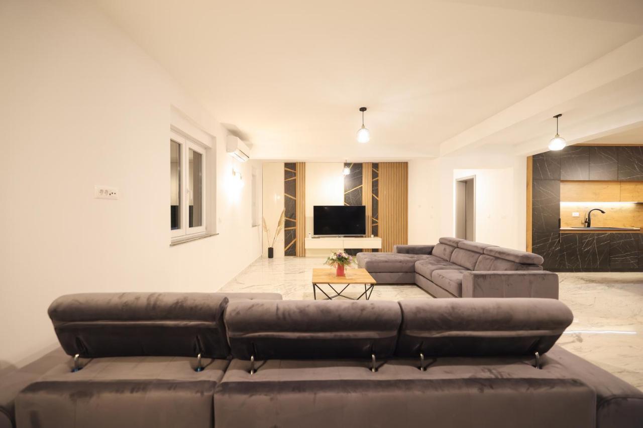 Rhapsody In Green - Luxury Villa In Zadar Crno Bagian luar foto