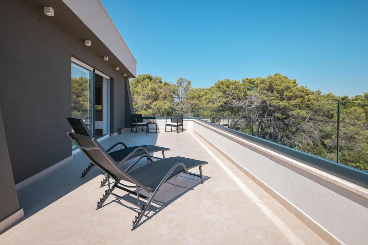 Rhapsody In Green - Luxury Villa In Zadar Crno Bagian luar foto
