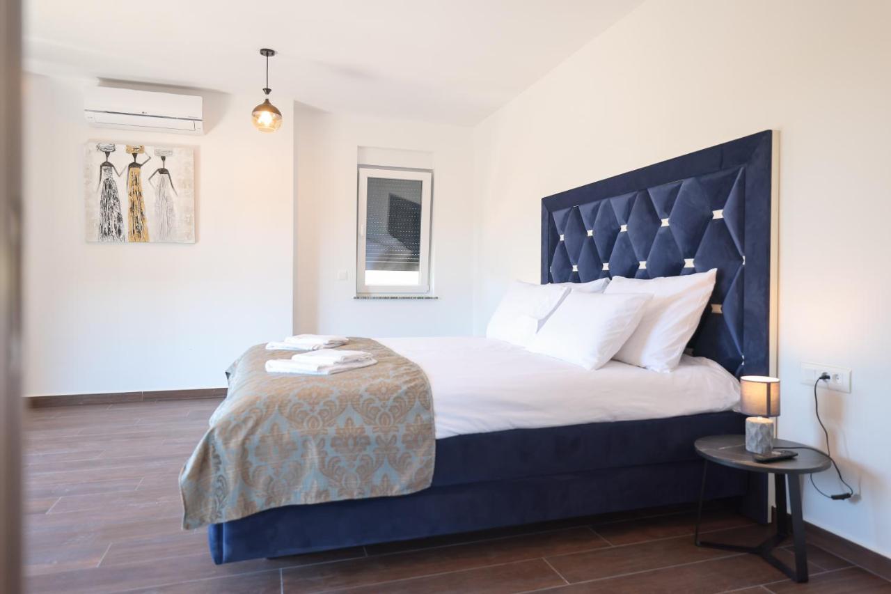 Rhapsody In Green - Luxury Villa In Zadar Crno Bagian luar foto