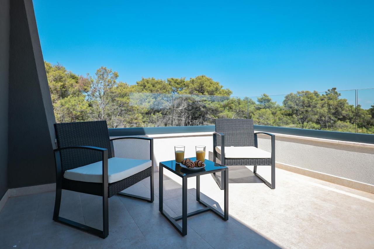Rhapsody In Green - Luxury Villa In Zadar Crno Bagian luar foto